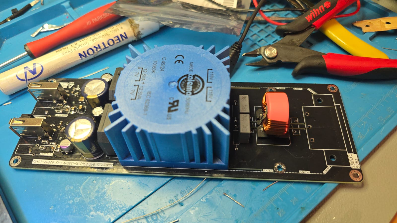 Low-noise power supply circuit layout